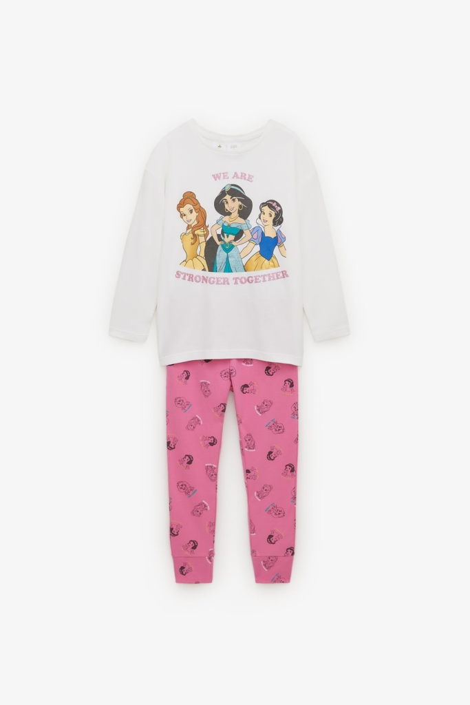 Pijama Princesas  Zara $ 990
